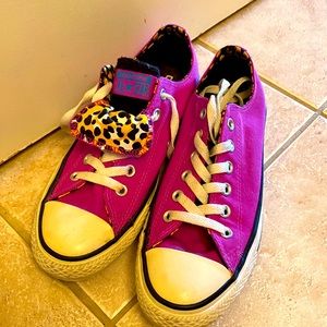 Converse leopard print